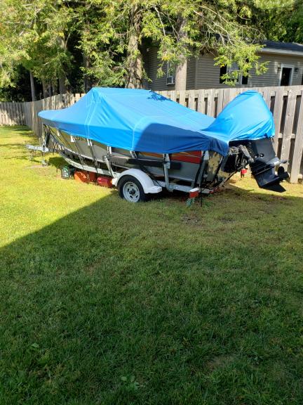 Garage sale in Milton, Vermont of Garage Sale Showcase Member claudette.