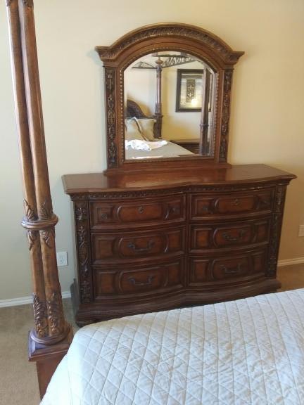 King Size Bedset w/mattresses & 2 Large Pictures