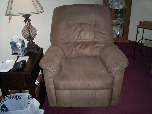 Sofa (3) seat with reliner on each end + (2) Chairs with reclainer