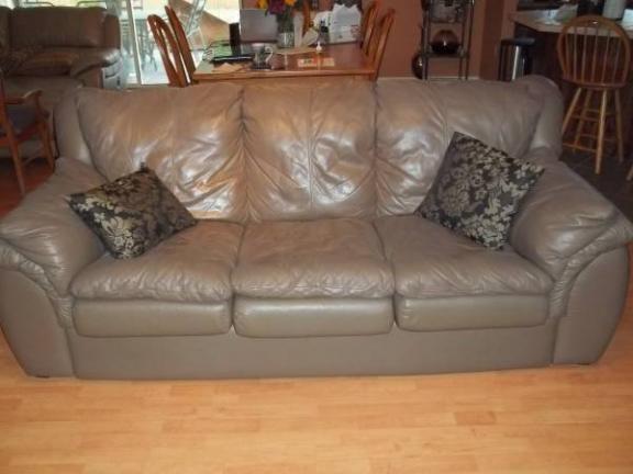 Garage sale in Spring Hill, Florida of Garage Sale Showcase Member rdavidnann0208. 3 items currently listed for sale.