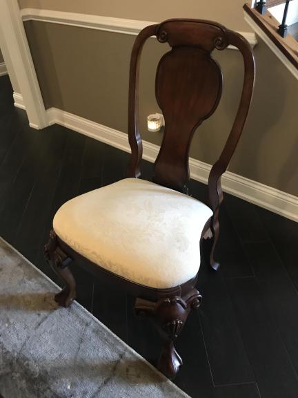 Dining Room Table and 6 chairs