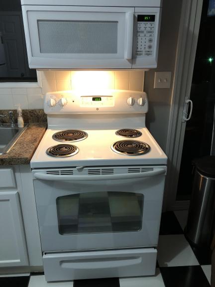 General Electric Range/ Above Range Microwave for sale in Bushkill PA
