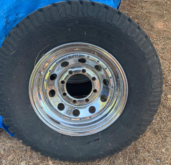 Ford 8 lug 16x6 chrome rim for sale in Pioneer CA