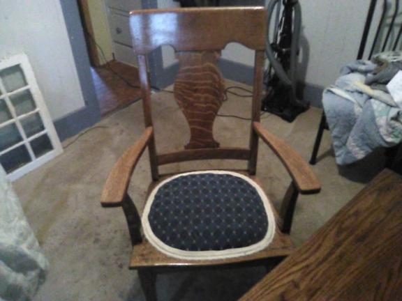 Solid Oak dining Rm Table & chairs  Absolutely Beautifull