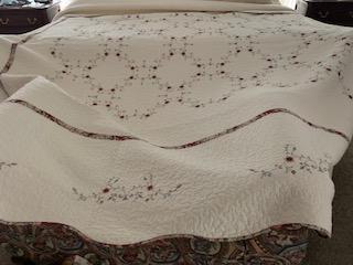 King Bedspread + 3 matching decorator pillows